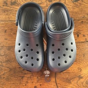 NEW Navy Crocs W9 M7